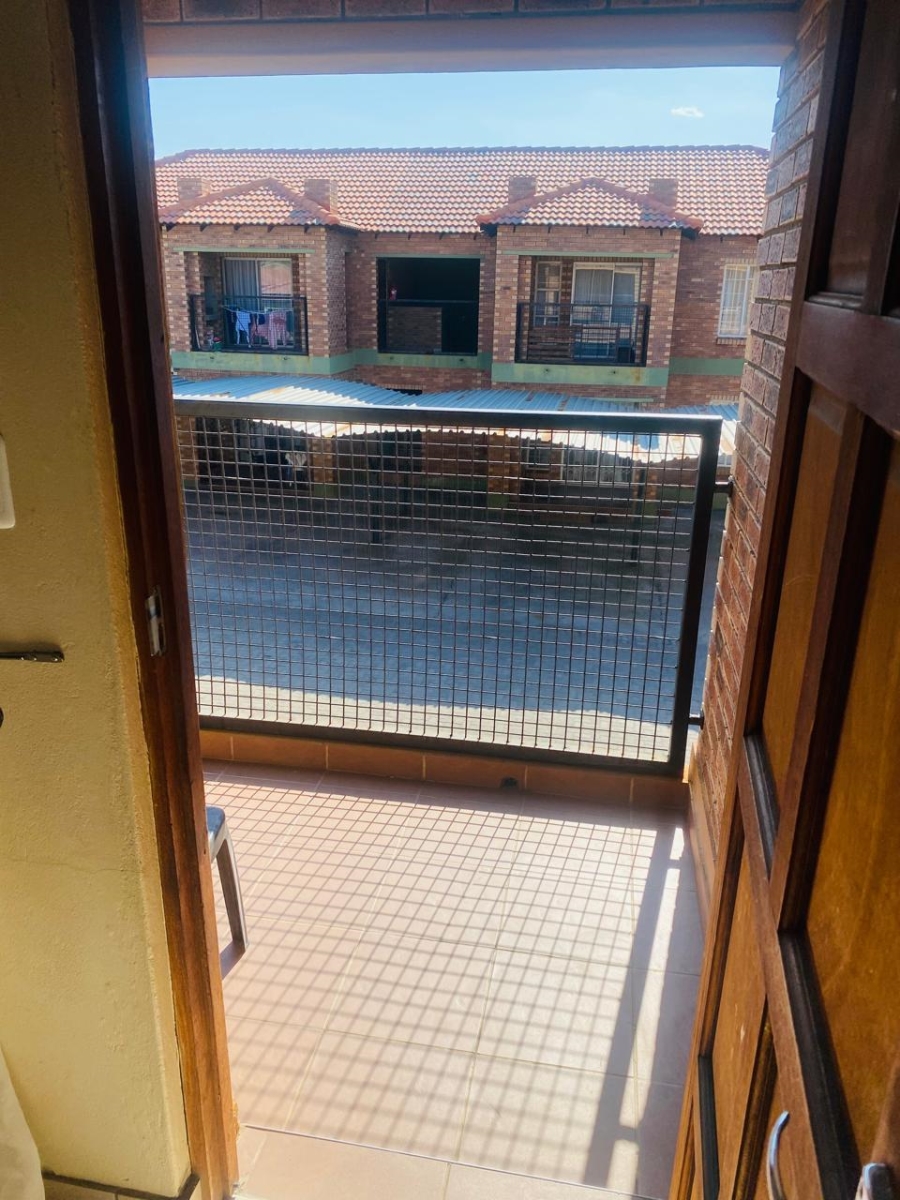 To Let 2 Bedroom Property for Rent in Waterval East North West